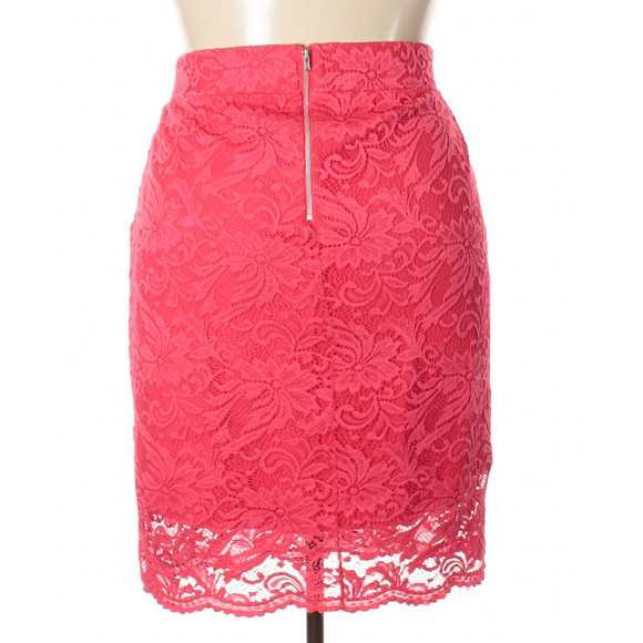 ＊＊SOLD＊＊　
Torrid Red Lace Pencil Skirt - Picture 2 of 2